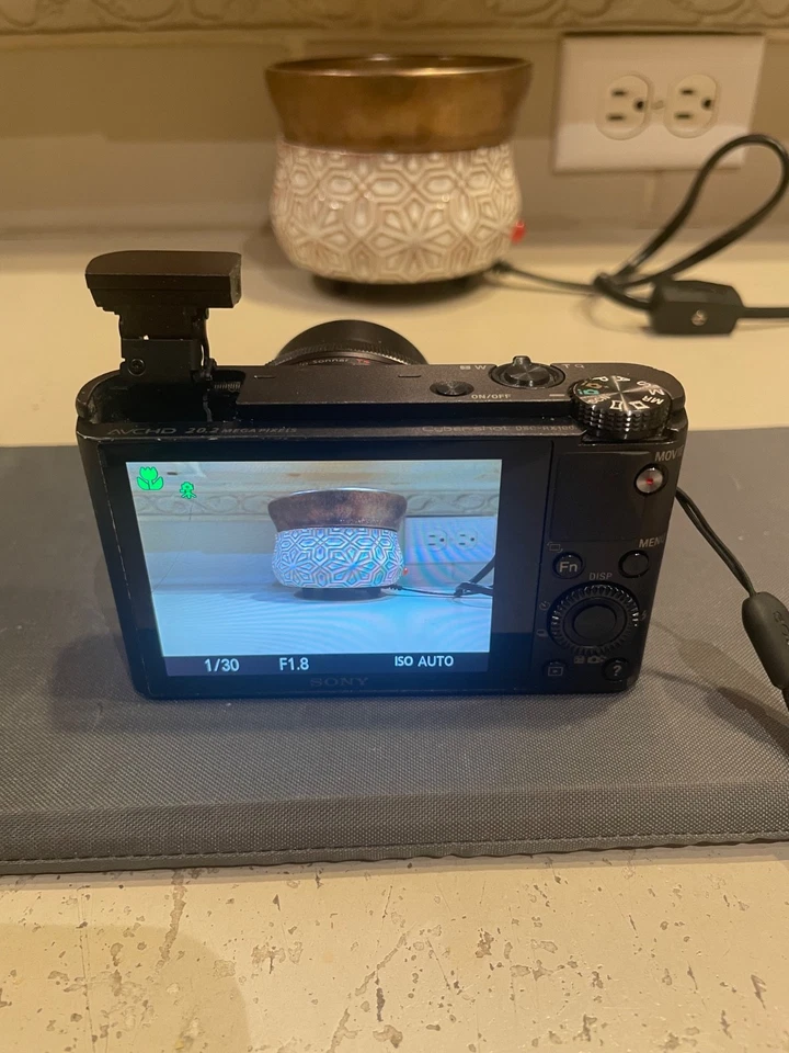 Cámara digital compacta Sony Cyber-shot DSC-RX100 20,2 MP con zoom de 3,6x - 1080p completa Foto 4 de 4