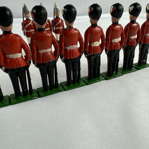 BRITAINS LTD MADE IN ENGLAND LEAD TOY British SOLDIERS SET OF 11 - Picture 14 of 18