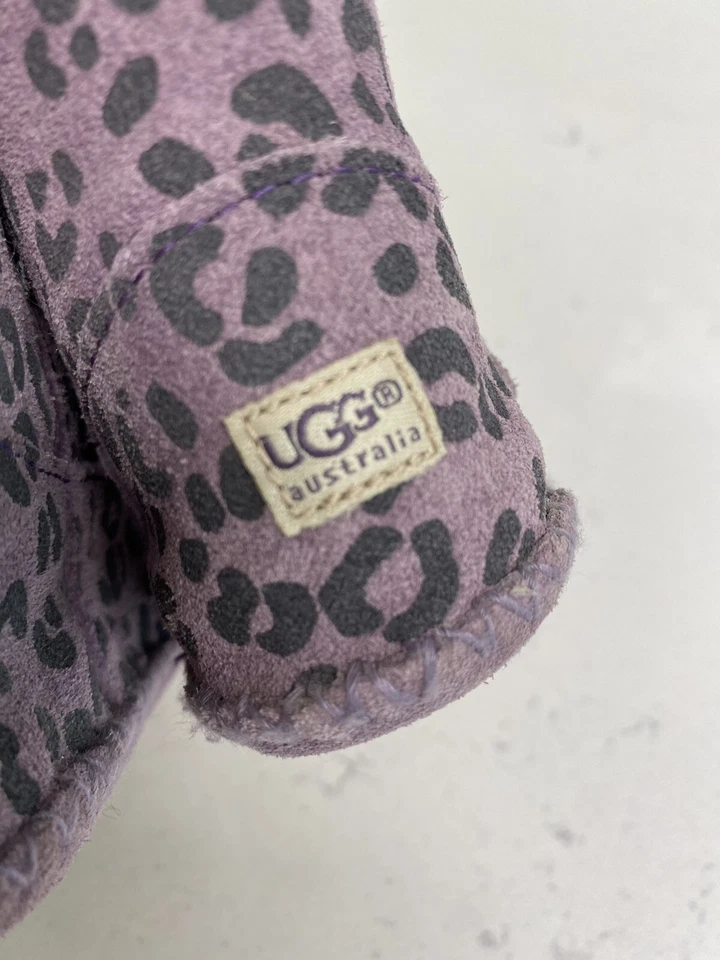 Ugg 学步儿童靴 2/3 码女孩豹纹尘土飞扬紫色 — 第 4/4 张图片