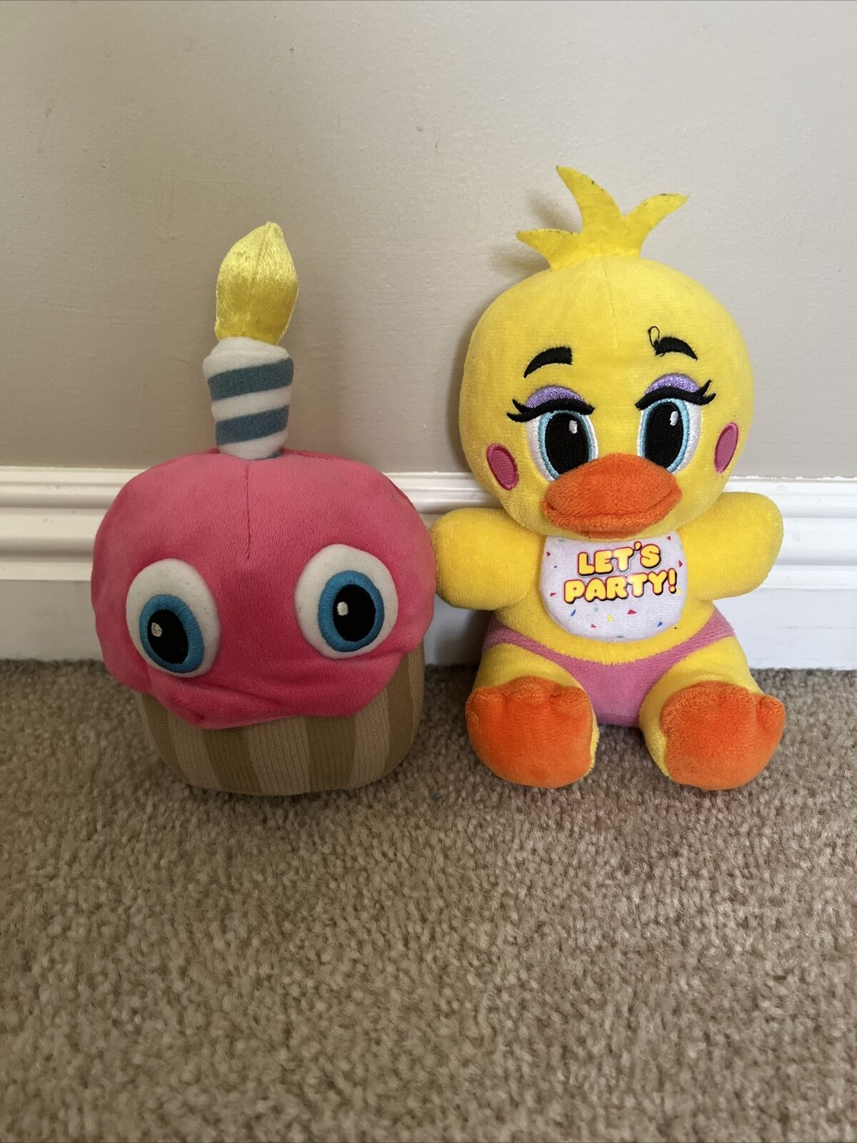 Five Nights at Freddy's - Chica and Cupcake Plush