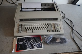 IBM Wheelwriter 1000 Electronic Word Processor