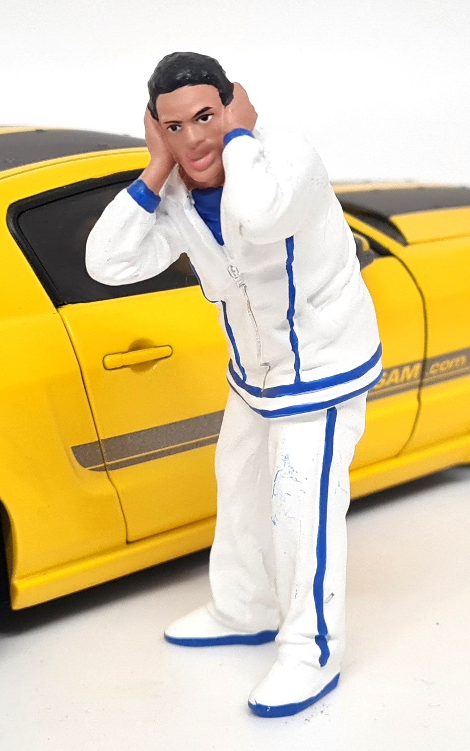 American Diorama 1/18 Man In White Tracksuit Polyresin figure model car scene
