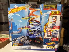 HOT WHEELS City Transforming Race Tower 2 In 1 Raceway Track Set 1 Car NEW -BTOP