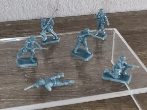 Vtg Airfix 72nd Scale Plastic Model Toy Solder Figure Set German Pairtroups WW2 - Picture 6 of 11