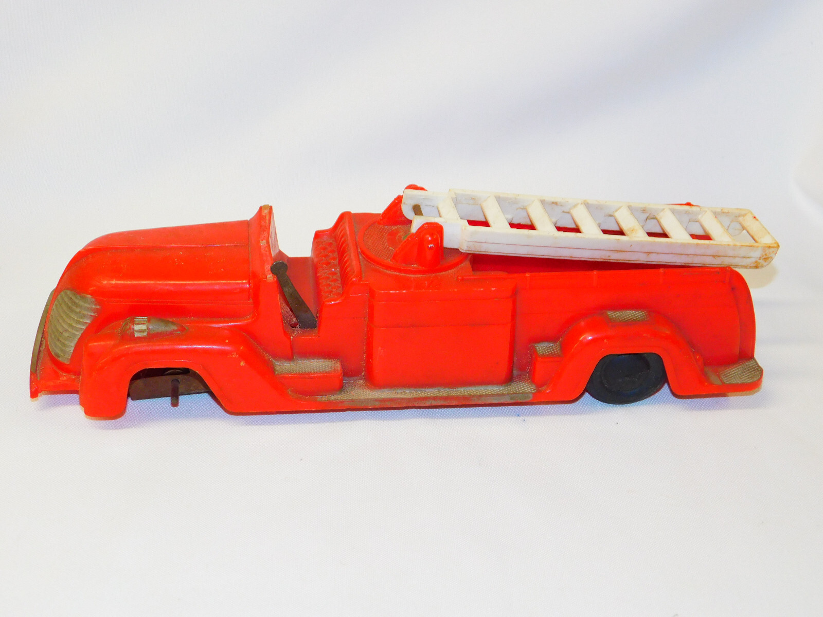 Vintage 1950s Saunders Tool And Die Wind-Up FIRE TRUCK Toy Red Engine