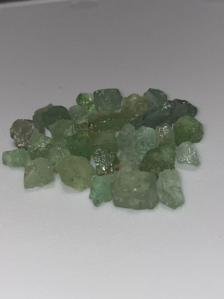 Paquetes ásperos de 10G con cabina Kornerupine verde como nuevo raros Foto 3 de 4