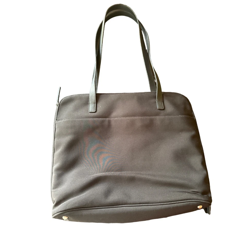 Bolso de Mano Hobo International Negro Nylon para Laptop con Múltiples Compartimentos Foto 3 de 4