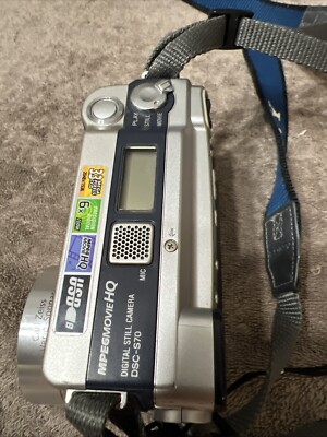 SONY サイバーショット DSC-S70 Sony Cyber-shot DSC-S70 3.1MP Digital Camera - Silver for
