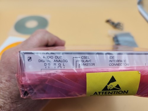 HP CD-Writer 9700 Series CD R/RW 16x10x40 C9627-5600 - Picture 6 of 7