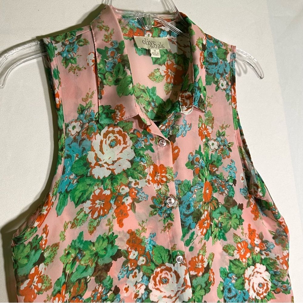 Olive and Oak Lightweight Floral Rose Sleeveless Button Up Blouse Women's Medium