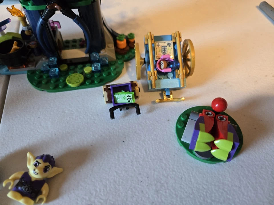 LEGO Elves: Rosalyn's Healing Hideout (41187) - Image 4 of 4