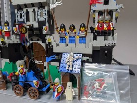 LEGO 6090 Royal Knights Castle 1843 Catapult Castle
