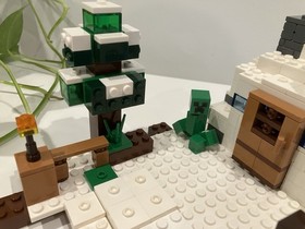 LEGO Minecraft: The Snow Hideout (21120) No box or manual