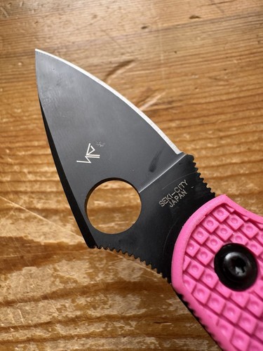 Spyderco Knives Dragonfly 2 Lockback Pink Black S30V C28FPPNS30VBK2 - Picture 6 of 12