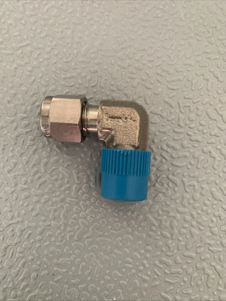 Swagelok 1/4" X 1/4" Stainless Steel Union Elbow SS-400-2-4 Several Avail New