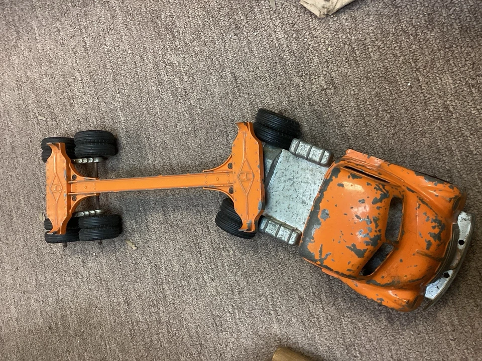 Vintage 1950’s Hubley Log Truck Semi Tractor Trailer Orange - Image 3 of 4