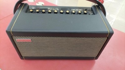 Positive Grid Spark 40 40 W Smart Gitarrenverstärker mit App - Schwarz, Origi...
