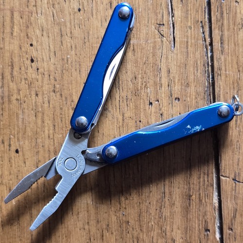 LEATHERMAN SQUIRT P4 MINI MULTIZANGE WERKZEUG MIT MESSER - Bild 3 von 8