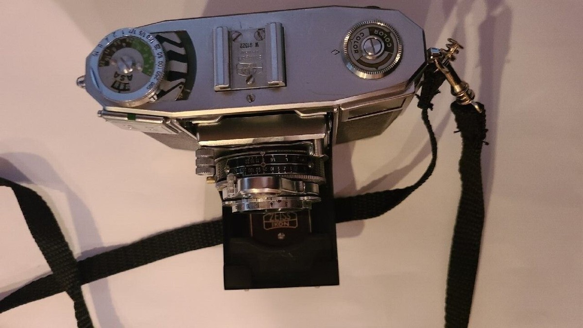 ZEISS IKON CONTESSA 35 RANGEFINDER CAMERA W/45MM TESSAR LENS 533