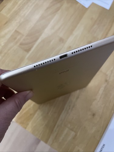 Apple ipad mini 4th generation 16GB, Gold, WiFi - Picture 5 of 13