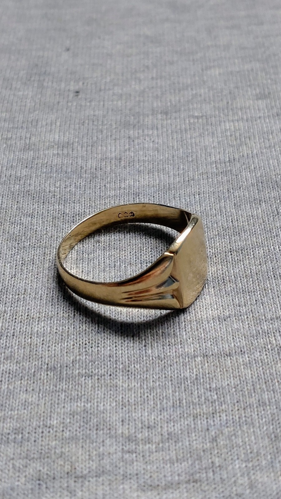 mens 9ct gold rings used size V And a half. 4.4 Gr.Hallmarked 375(Not