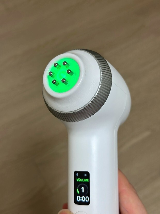 新品未開封medicube　AGE-R　ULTRATUNE40.68美顔器正規品 Medicube AGE-R Ultra Tune 40.68 Anti-Ageing Lifting Device