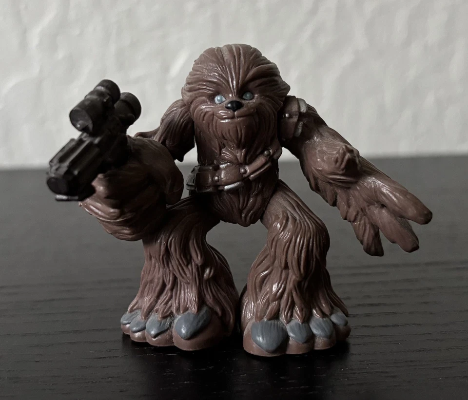 РЕДКИЕ ВЫШЕДШИЕ НА ПЕНСИЮ ФИГУРКИ ГЕРОЕВ ГАЛАКТИЧЕСКИХ ВОЙН HAN SOLO + CHEWBACCA ИГРУШКА DISNEY - Изображение 2 из 4