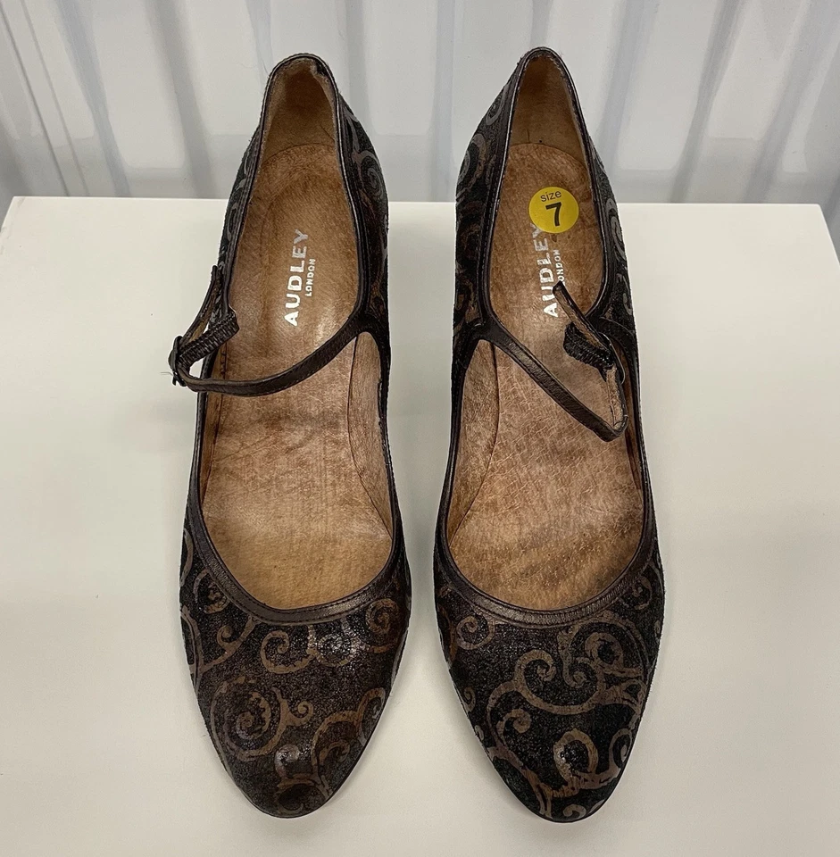 Audley London Tacones de cuña de cuero de gamuza con remolino barroco marrón para mujer EU 37/US 6.5 Foto 4 de 4