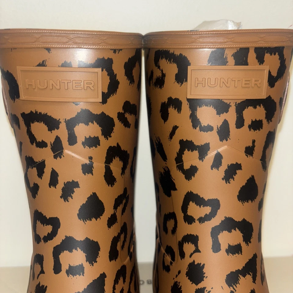 Bota HUNTER tamanho 10 original estampa de leopardo refinada curta chuva chita NOVA NA CAIXA - Imagem 2 de 4