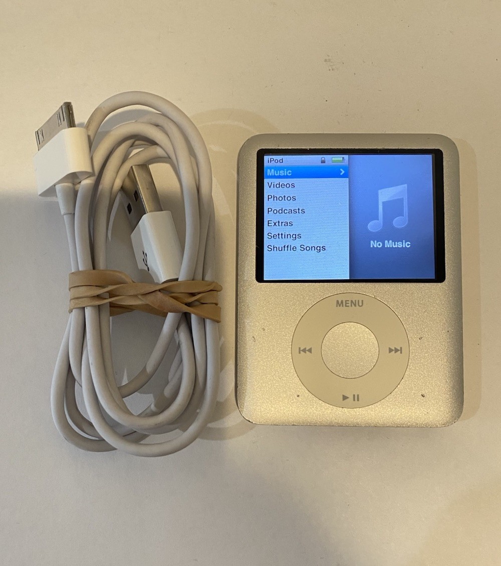 Apple iPod Nano 3rd Generation Silver (4 GB) Works Great | eBay