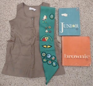 Vintage Lot Girl Scout Sash w/Badges & Pins Brownie & Junior Handbooks 70's