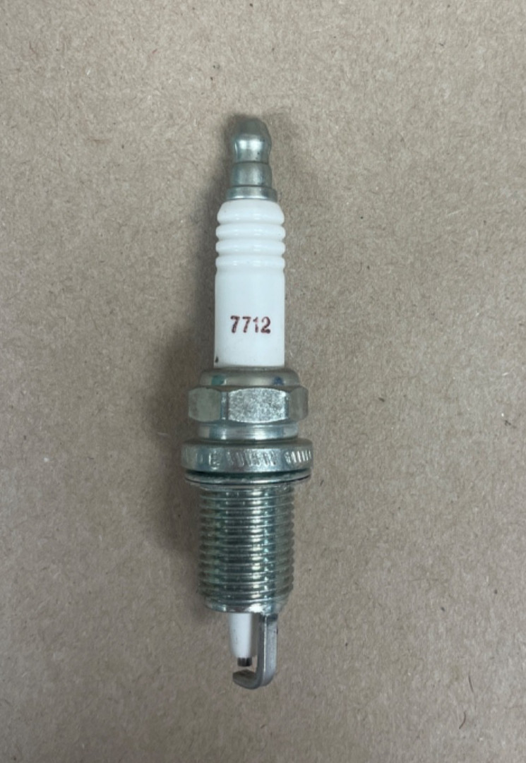 New Champion 7712 Spark Plug