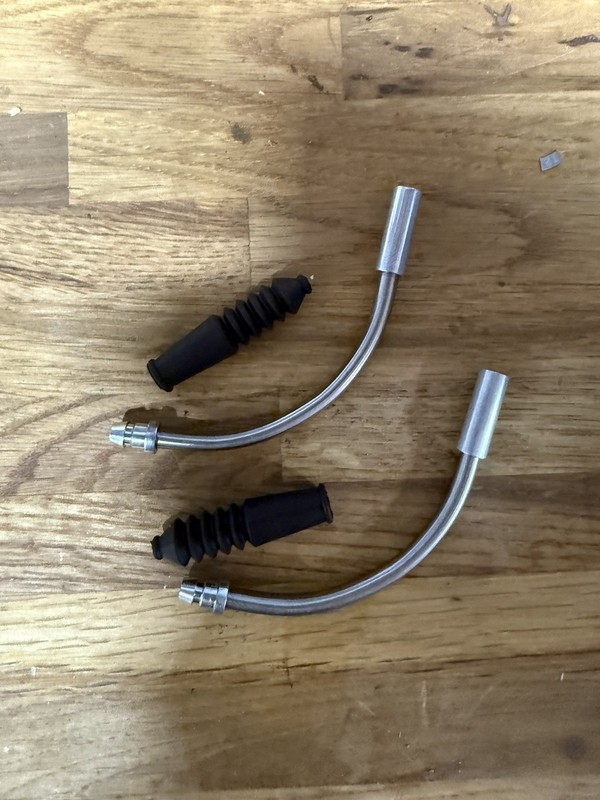 Pair Jagwire 90 Degree Brake Noodle & Boot (V-Brake, Lead Pipe)