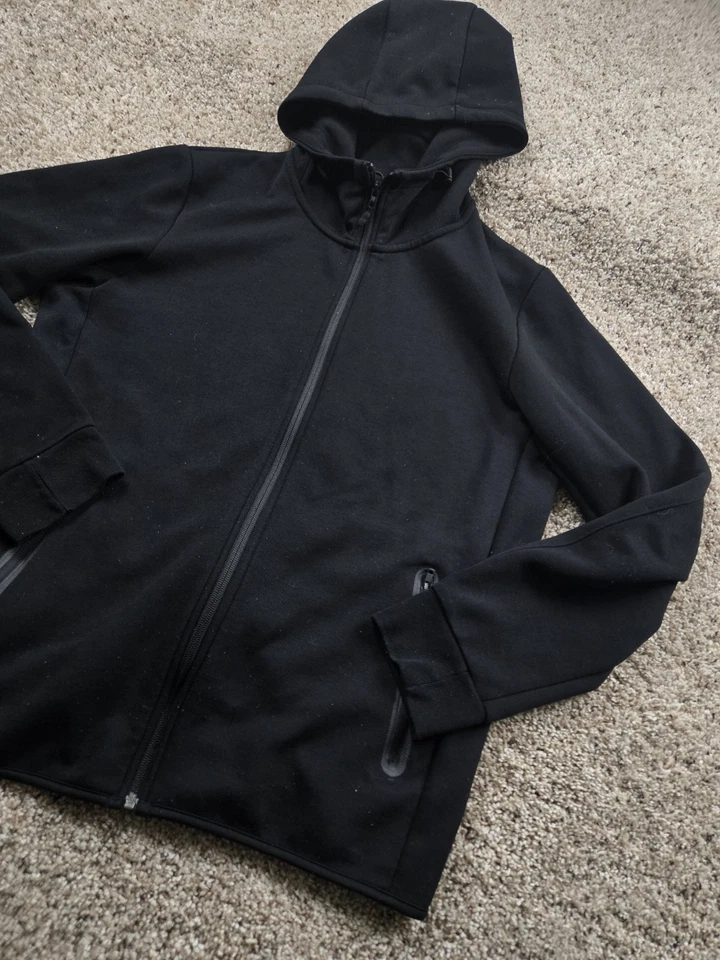 Chaqueta con Capucha Uniqlo Grande Negra Cremallera Completa Tecnología SECA Bolsillos Polares Manga Larga Foto 2 de 4
