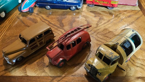 Vintage Dinky Toy Firetruck, Woody and Bedford Refuge