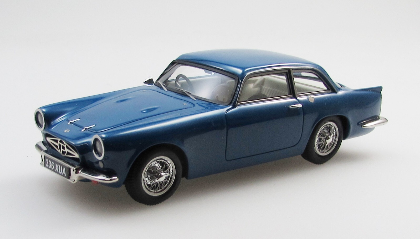 Voiture miniature Peerless GT Coupé 1957 bleue Esval 1/43 pour collectionneur
