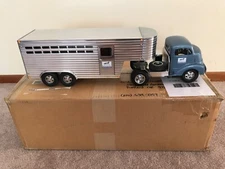 SMITH MILLER HORSE TRAILER SET GMC CAB CUSTOM ISSUE Kentucky Horse Farm