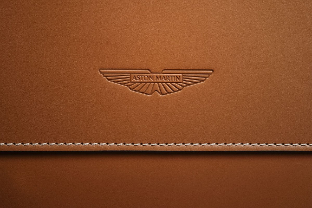 Aston Martin ロゴ入り収納ボックス New Aston Martin Vantage 6pc Luggage Set Kestrel Tan & Cream | eBay