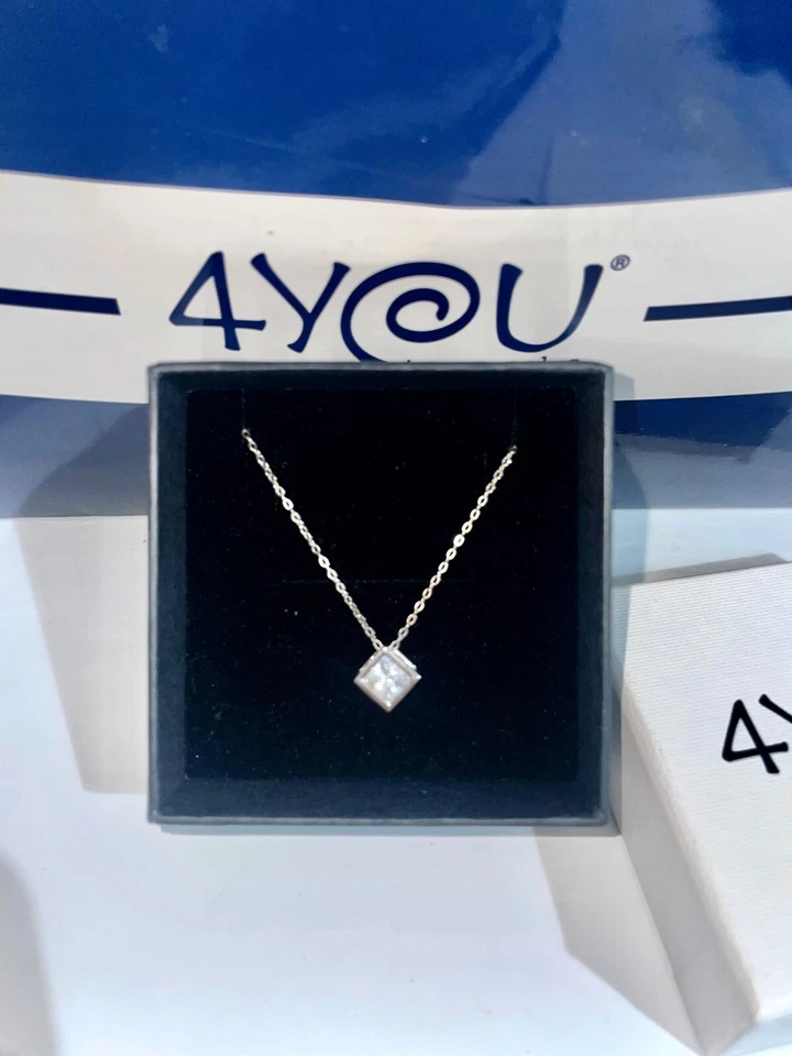 Graziosa collana in argento con punto luce trasparente a forma di rombo  - Immagine 2 di 2