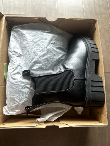 Madden NYC Chelsea Boot Chunky Heel Lug Platform Comfort Foam Women's Size 8.5