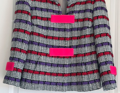 CHANEL 17S BLACK WHITE RED LILAC PINK CC LOGO TWEED RUNWAY JACKET 34 - Picture 13 of 23