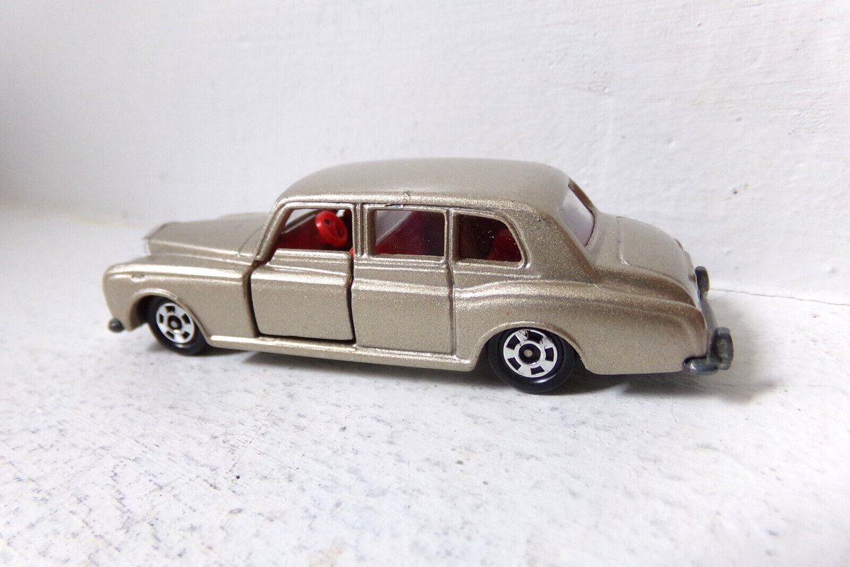 Vintage Tomica Rolls-Royce Phantom VI No. F6 Japan Opening Doors 1