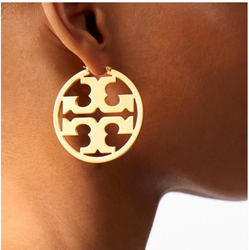 BRINCOS DE ARGOLA GRANDE TORY BURCH AUTÊNTICOS OURO FOSCO MILLER - Presente de Dia das Mães - Imagem 4 de 4