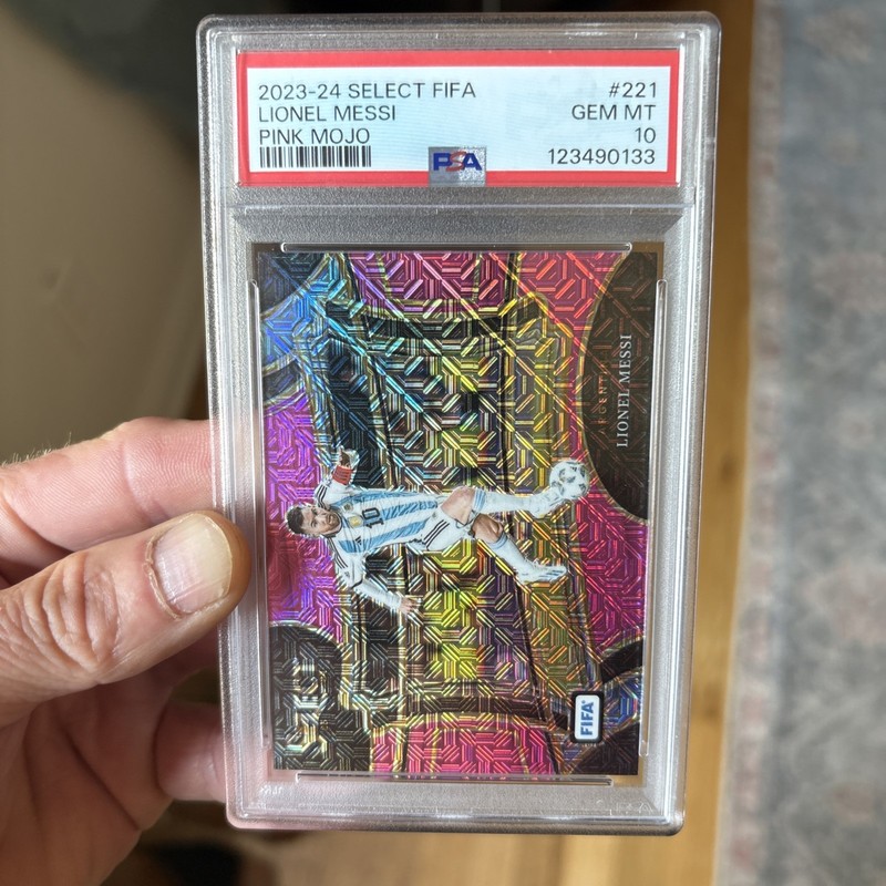 2023-24 Panini Select FIFA - Field Level Lionel Messi #221 Pink Mojo Prizm /199