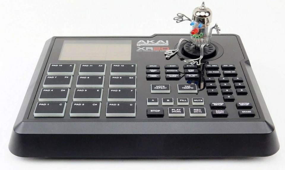 Akai XR 20 Beat Production Center Synth Drum Machine + Wie Neu + OVP + Garantie - Bild 2 von 4