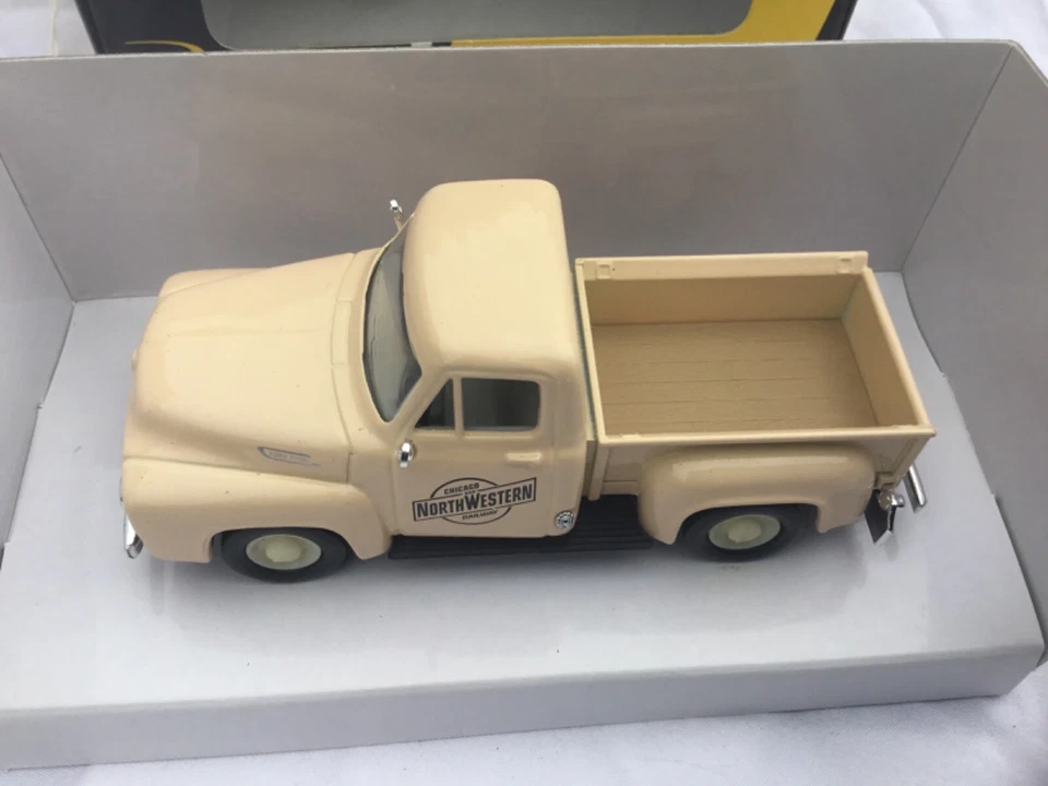 K-LINE Kruisers  1:43 Chicago & North Western 1953 Ford Pickup Diecast. - Image 3 of 4