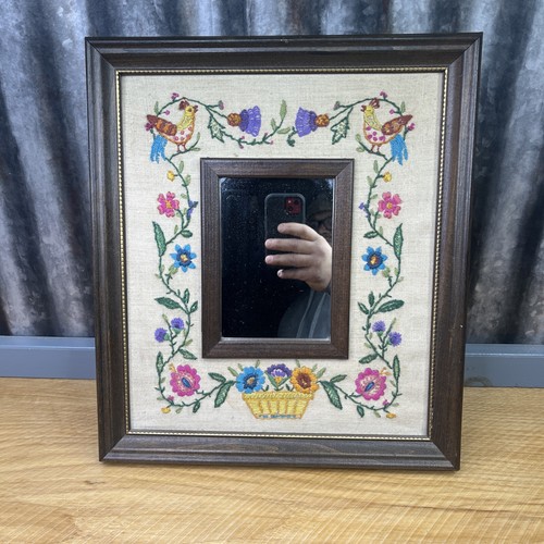 Vtg Completed Crewel Embroidery Jacobean Flowers & Birds Bordering Mirror Framed - Picture 3 of 10