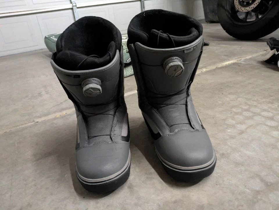 Botas de snowboard Vans Aura OG BOA para hombre 2024 - talla 12 grises - excelente estado Foto 3 de 4