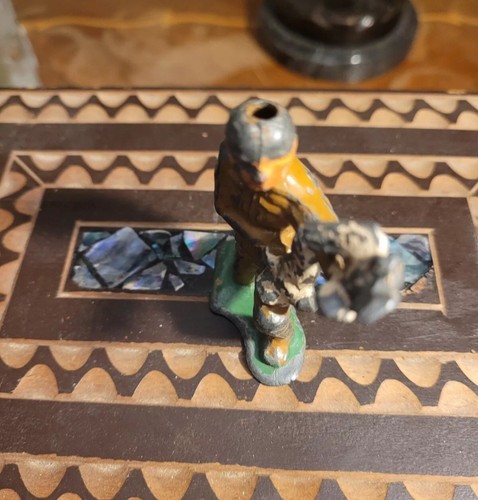 Vintage Lead Toy Soldier Pigeons Messenger Kneeling Holding Hard To Identify - Imagen 4 de 8