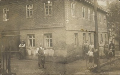 Postcard Chemnitz in Saxony, old house, several people before the... - 4674803